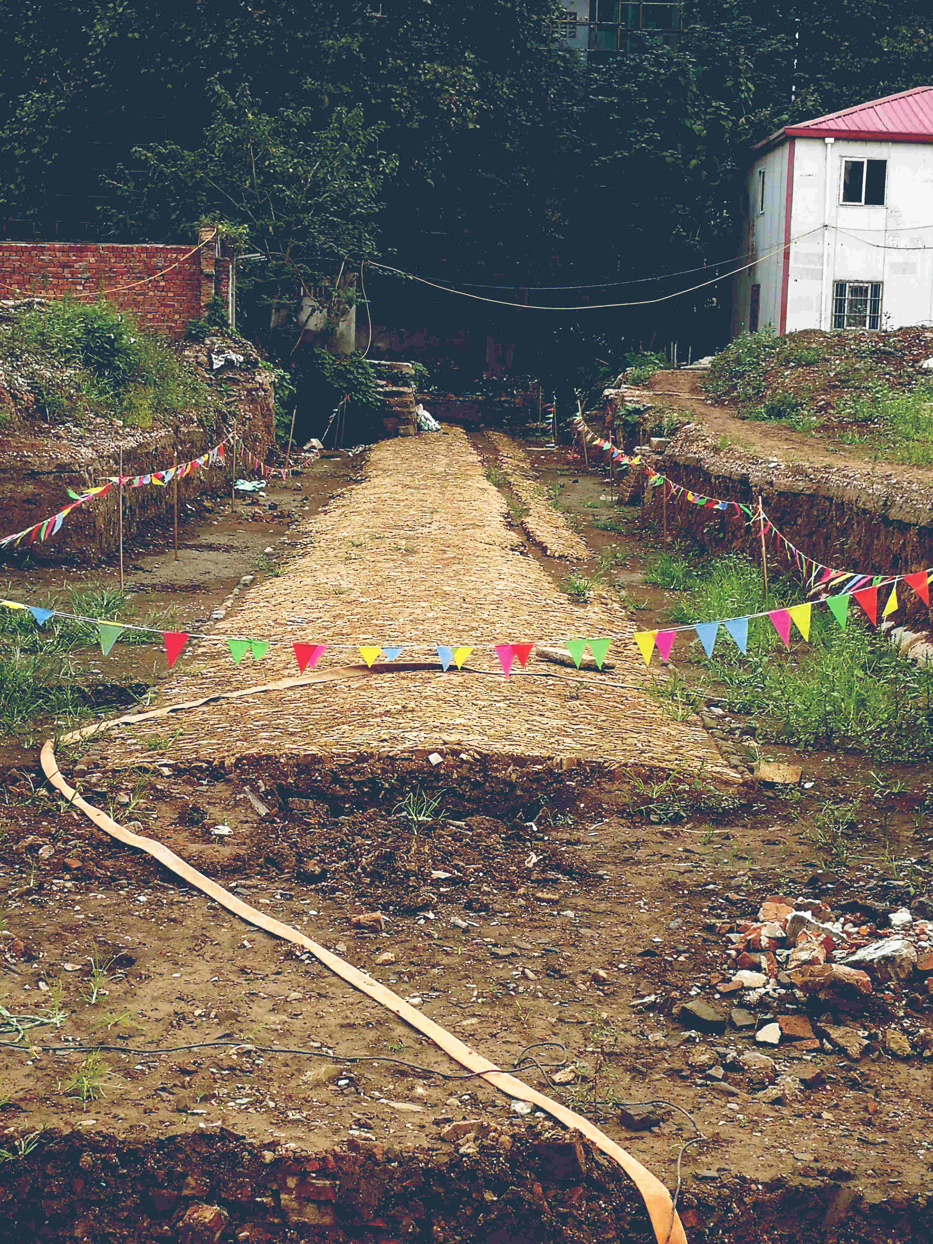 金陵橡胶厂地块文物道路和石墩迁移.jpg